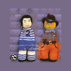 wonkyzebra_00528_d__knitted_dolls