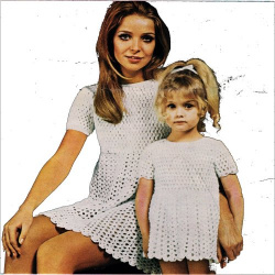 wonkyzebra_z1027_x_crochet_daughter_andmother_dresses_c87