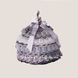 wonkyzebra_z1385_a_pompadour_china_doll_tea_cosy