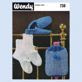 wonkyzebra_z1012_a_knit_slippers_bedsocks_hot_water_bottle_cover_738
